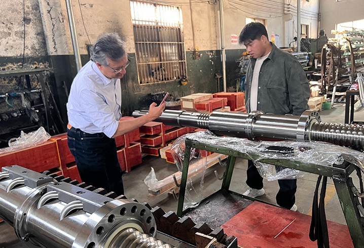 Tham quan nhà máy | Khách hàng Châu Âu tham quan nhà máy